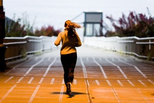 Mudança de estilo de vida, como prática de exercícios, ajuda a controlar a diabetes.