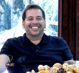 Leandro Hassum durante entrevista no programa "Mais Você". Clique na imagem para ver o vídeo.